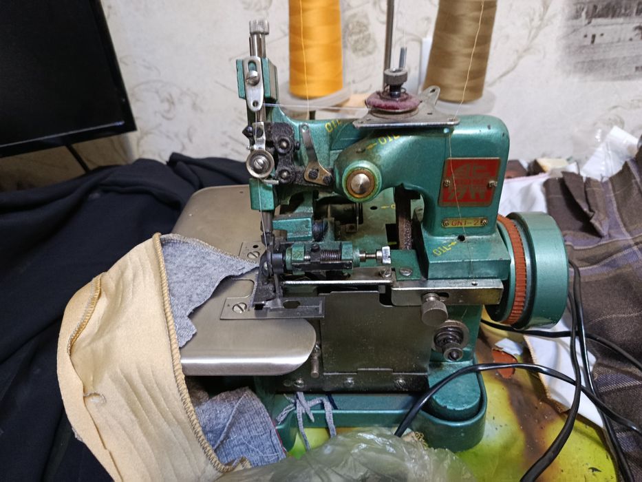 Оверлок с электроприводом и антэнкой