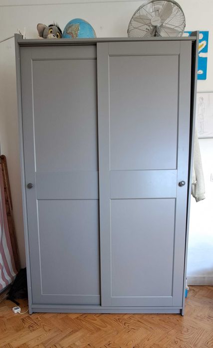 Roupeiro Hauga da Ikea cinzento