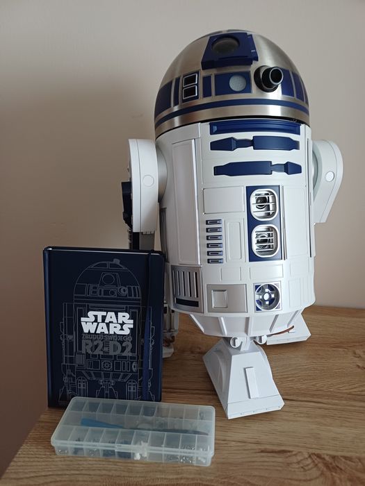 Interaktywny robot R2-D2