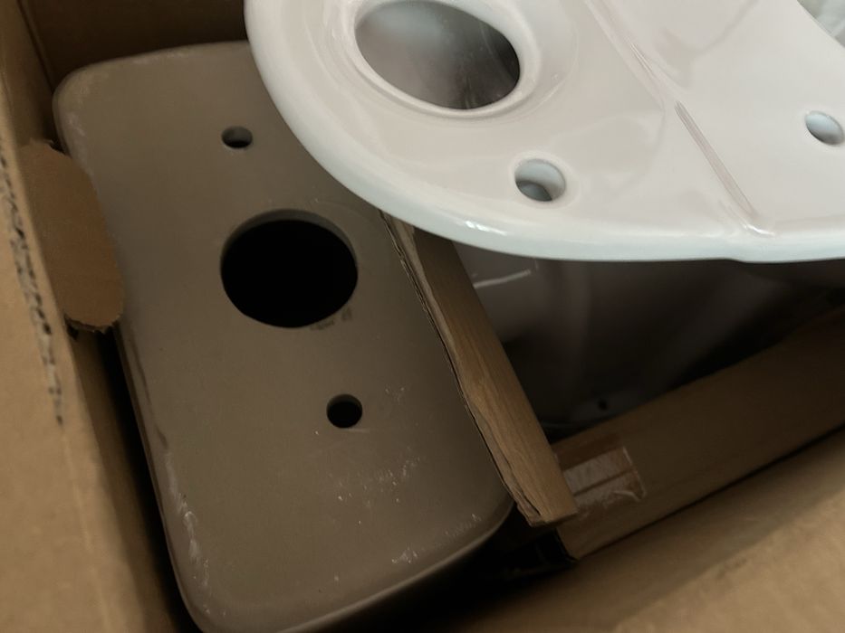 Kompakt WC Selvio bezkołnierzowy z deską wolnoopadającą