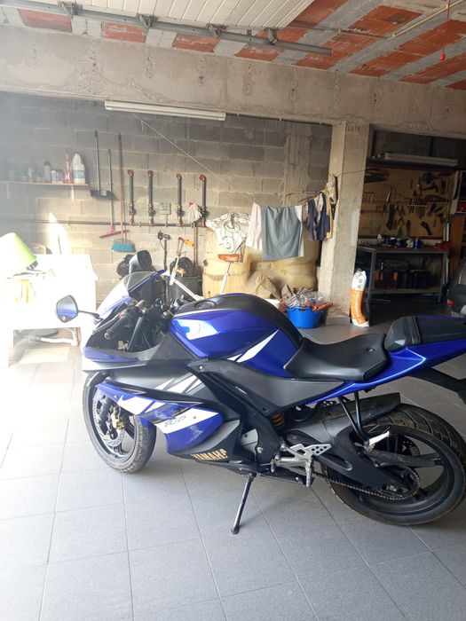 Yamaha YZF r125 bem estimada