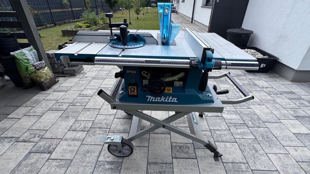 Piła stołowa Makita MLT100N  ze stołem