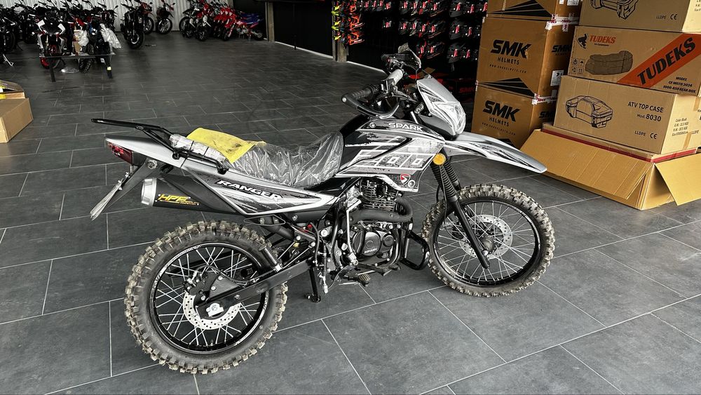 Стильний, Бюджетний - мотоцикл SPARK SP200