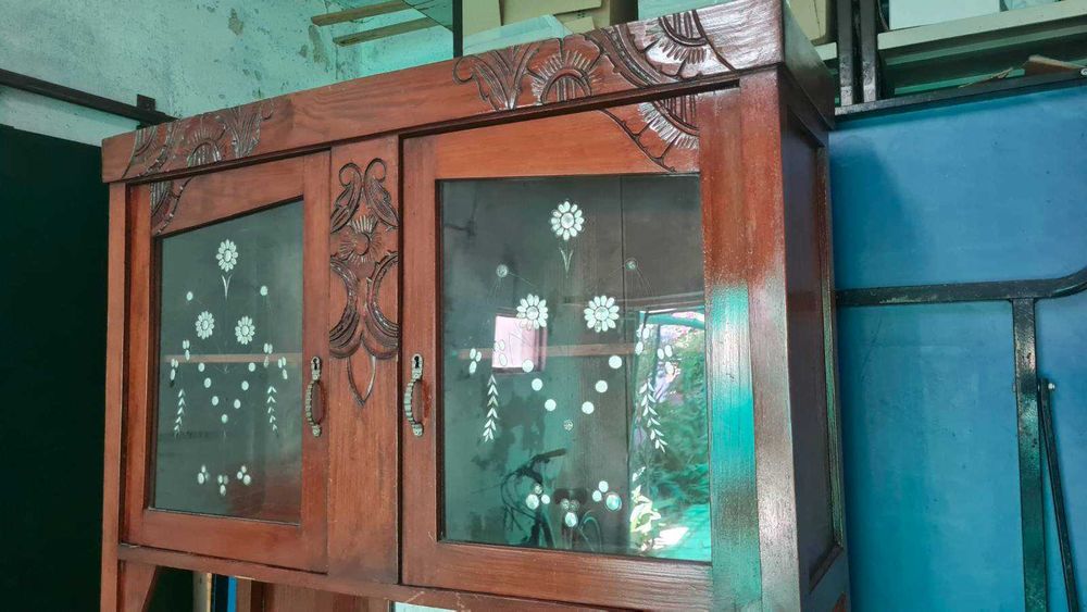 Loiceiro, louceiro, vitrine rústico em madeira maciça trabalhada