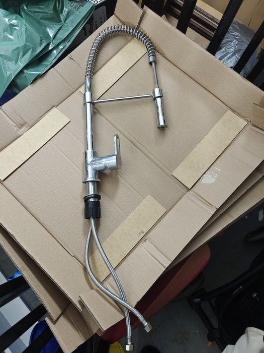 Bateria kuchenna z wyciąganą wylewką