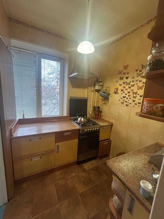 Продам 2 ком. кв. на Подоле, ул гер. Азова.