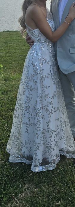 Suknia na 1 ramię z kwiatem