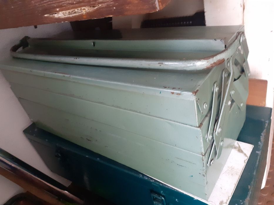 Rebarbadora bosch 1600w e 6500 rotações profissional. Igual a nova.