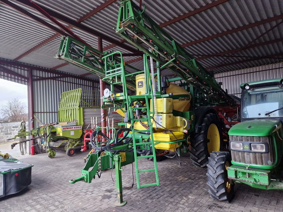 Opryskiwacz John Deere 824