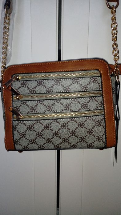 Nowa torebka beżowa z zameczkami