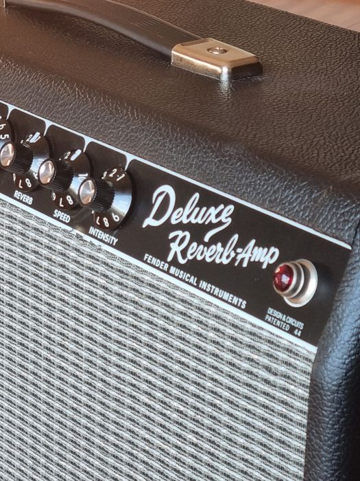 Fender Deluxe Reverb 65 amplificador a válvulas