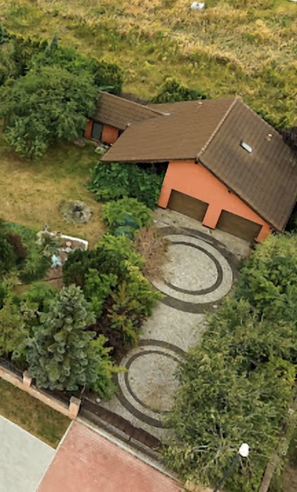 Budynek gospodarczo- garażowy. Działka 615 m.kw