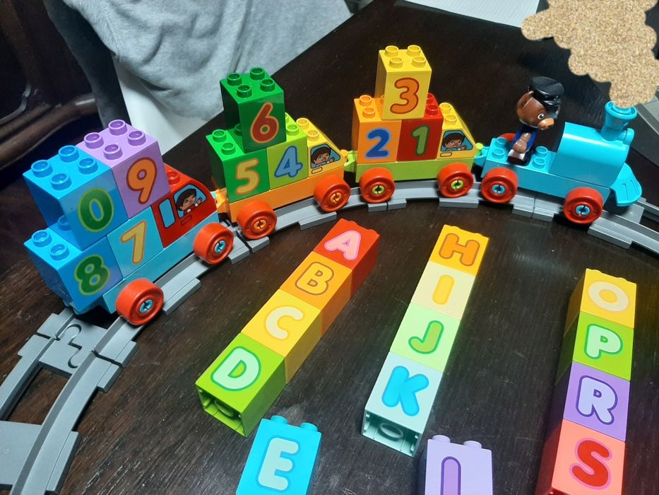 Klocki Lego Duplo pociąg z literkami i cyferkami