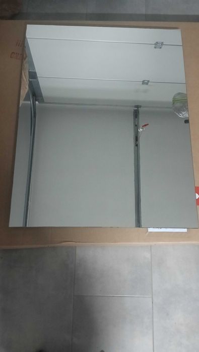 Lustro podświetlane paskiem led