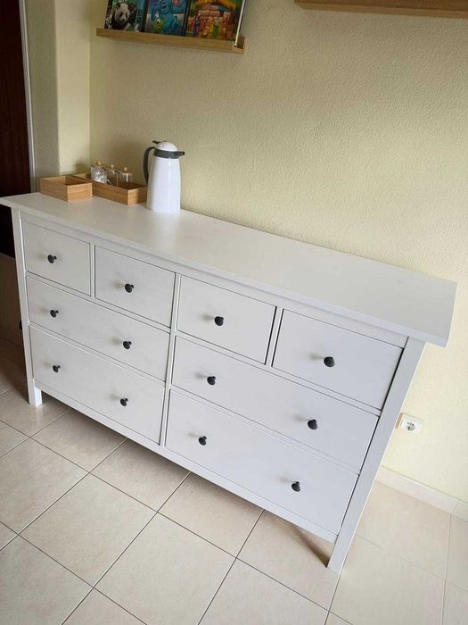 Berço com colchão + Cómoda