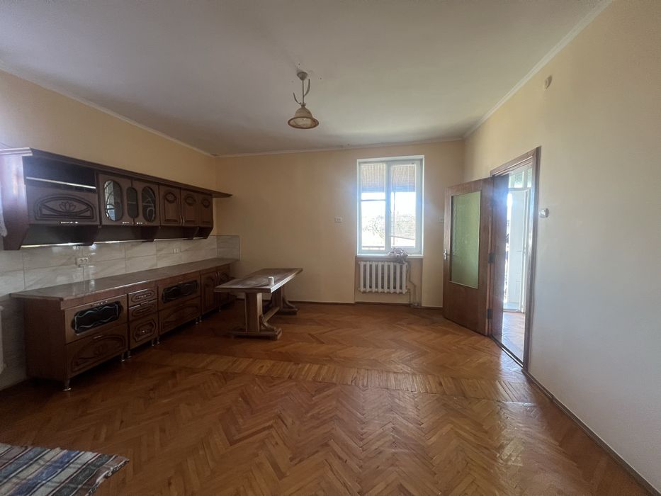 Продаж будинку з магазином у ценрі с. Фанчіково