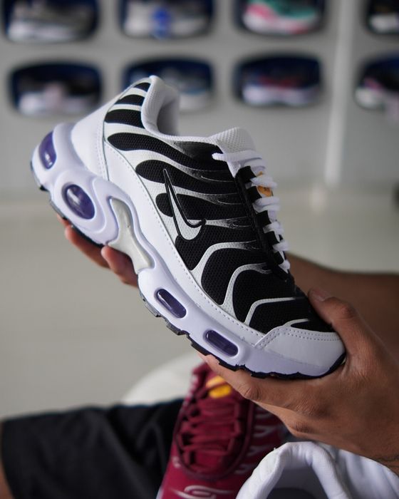 Nike TN novos perto/branco