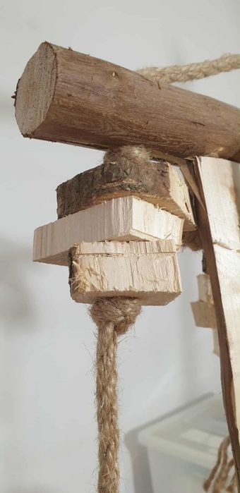 Zabawka dla papug ręcznie robiona