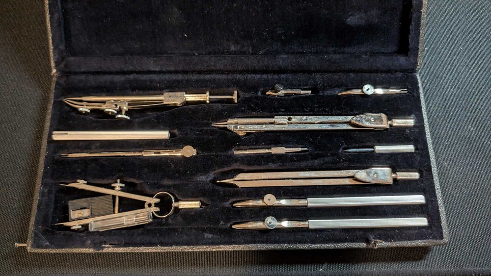Estojo de Compassos Vintage KIN 628a – Made in Czechoslovakia