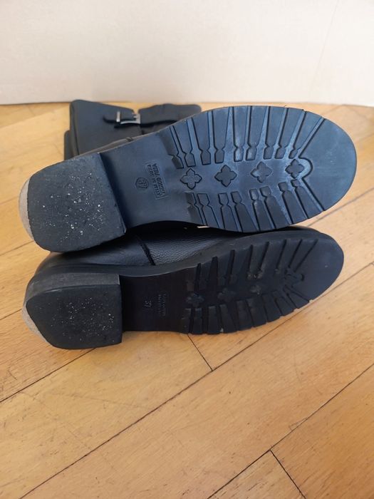 Buty skórzane, włoskiej firmy Vera Gomma, rozmiar 37

Rozmiar 37

S