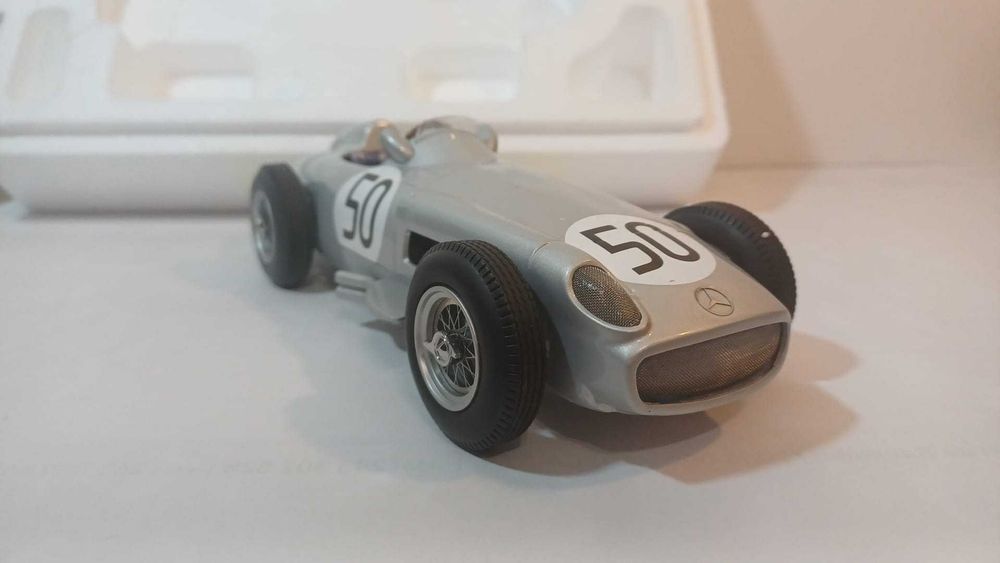 1/18 Mercedes W196 - **Danificado**  - Iscale