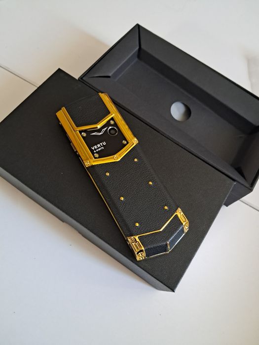 Новый мобильный телефон VERTU Signature v10