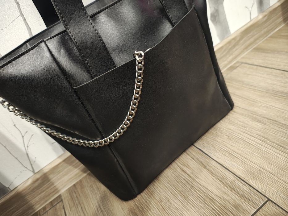 Czarna torebka na ramię