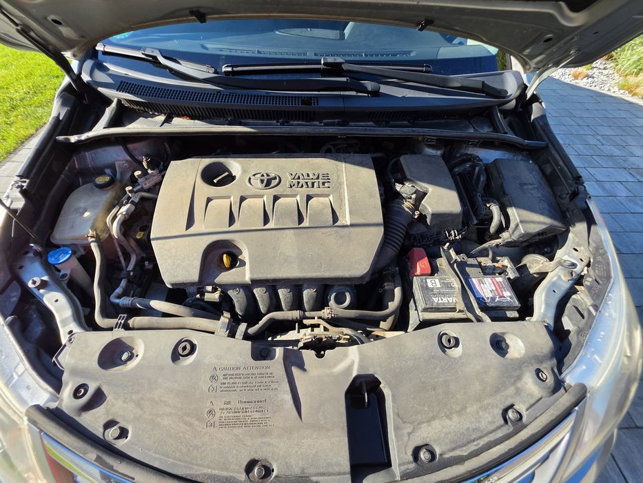 Toyota Avensis T27 1.8 Benzyna