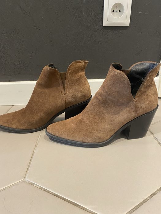 Brązowe botki na obcasie ryłko