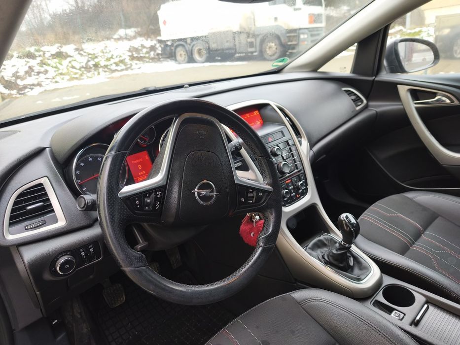 Opel Astra J 1,4 turbo 140km 2012r.