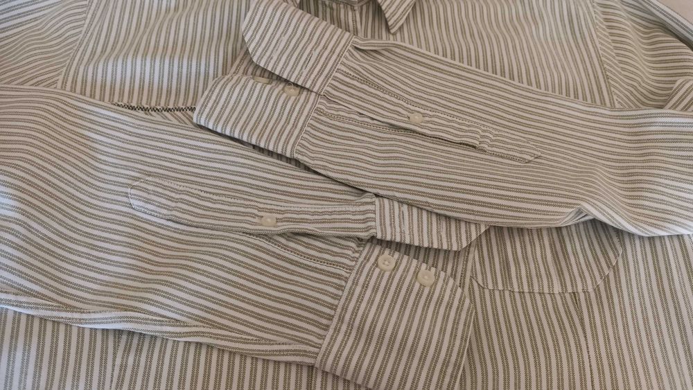 Camisa branca e verde da Sacoor