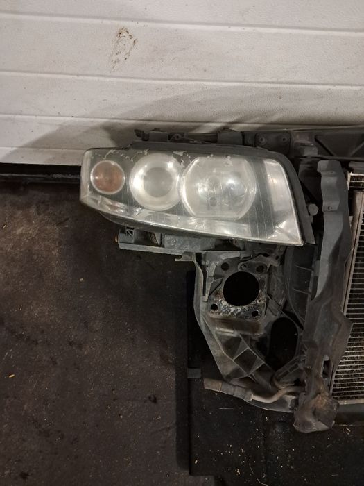 Pas przedni z chłodnicami audi a4b6