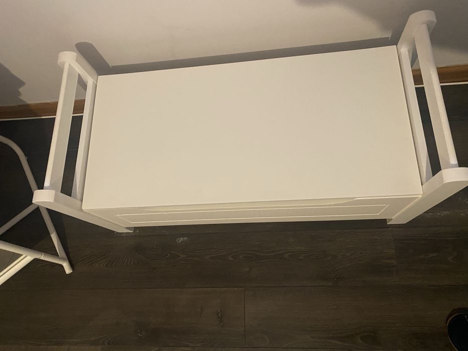 Banco com abertura para funcionar como baú