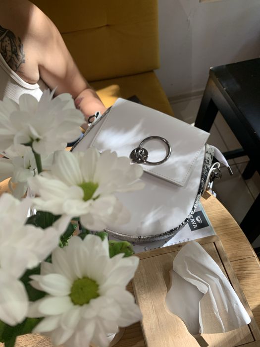 Дзеркальний Canon 4000D з сумкою та доп акб