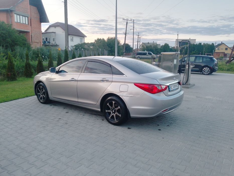 Xyundaj Sonata 2011
