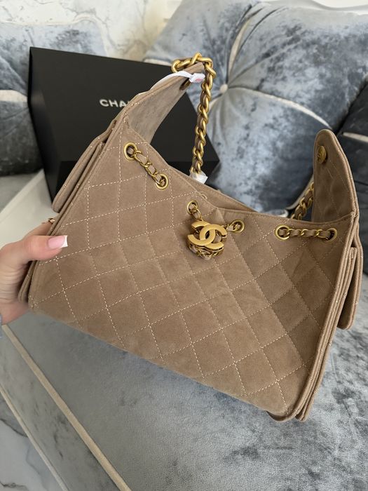 Бежевая замшевая сумка Chanel Mini Handbag in Grained Calfskin