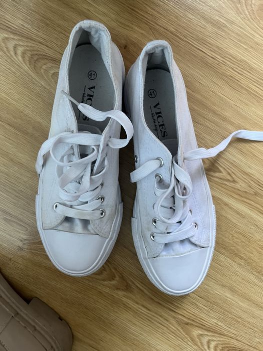 Buty damskie cztery pary zestaw rozmiar 40-42,5 do dlaszej sprzedaży NIKE