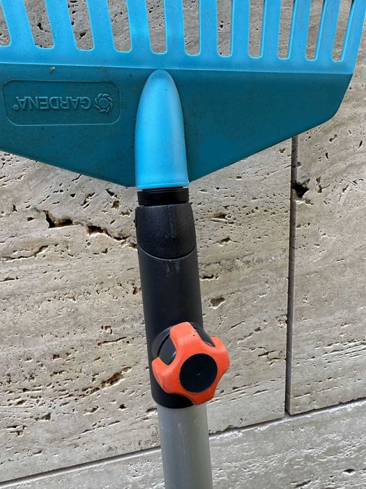 Cabo telescópico em alumínio, ancinho, escarificador Cesped (35 cm), Gardena