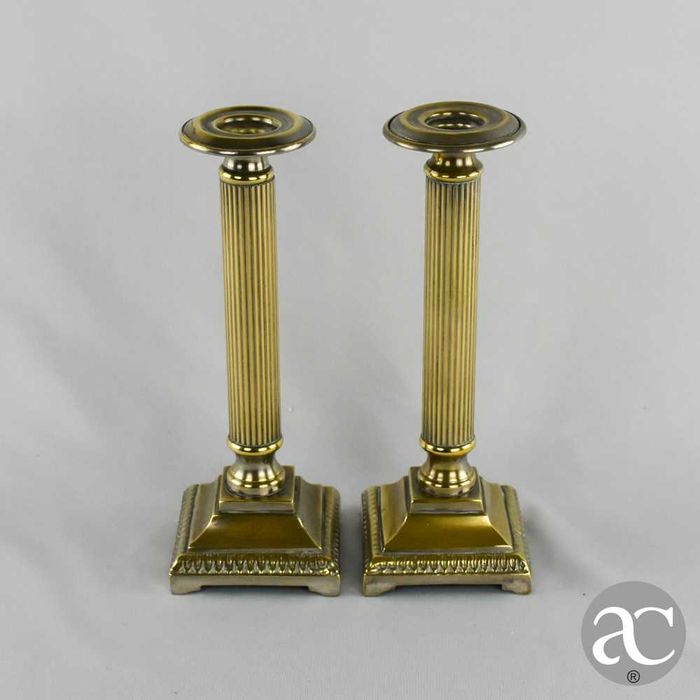 Par de castiçais em bronze, decoração canelada circa 1950