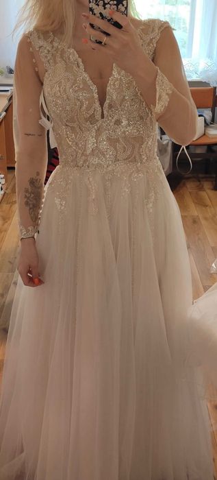 Suknia ślubna z tiulem