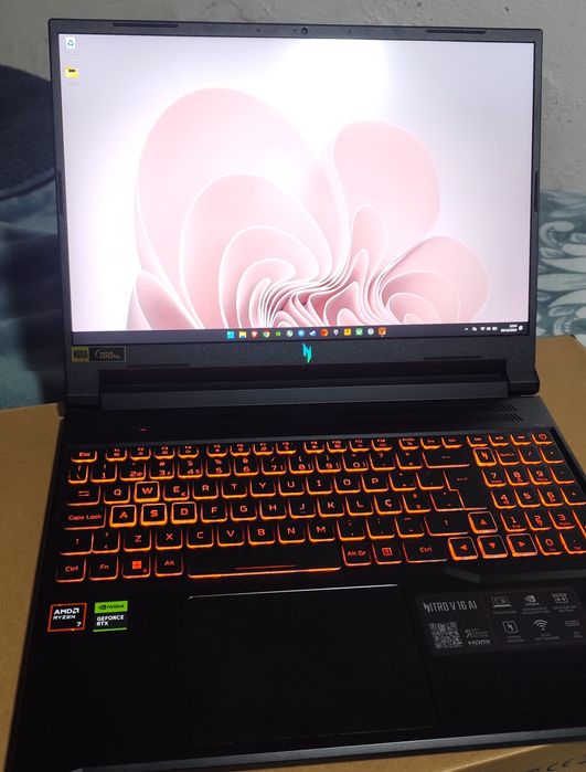 Gaming Acer Nitro V 16 AI 16" ANV16-42-R4WK