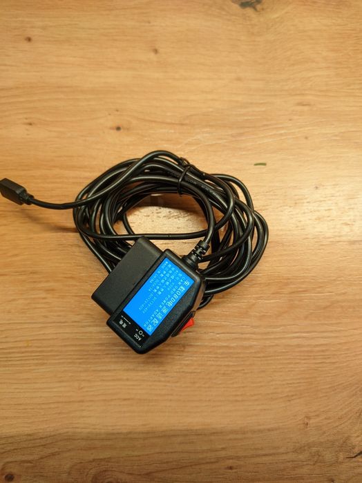 Kabel OBD-Micro USB z włącznikiem. Do kamerki samochodowej i nie tylko