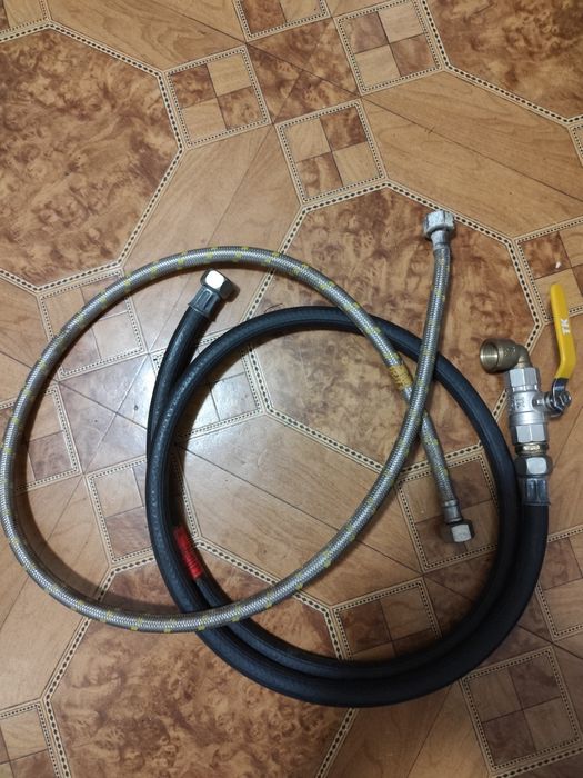Шланг газовый с краном 1.5 м новый.