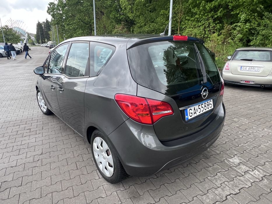 Opel meriva 2011 z bagażnikiem rowerowym thule na 4 rowery