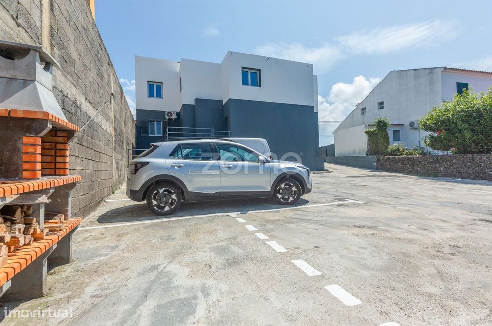 Apartamento T2 semi-novo em Rabo de Peixe