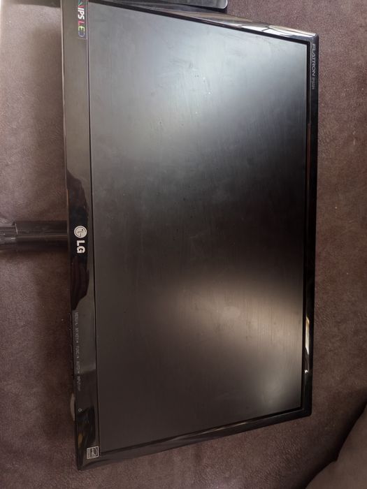 Продам монитор,LG без блока питания(шиншиллы перегрызли),новый стоит п