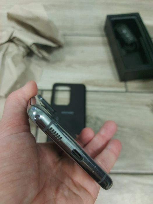 Продам Samsung Galaxy S20 Ultra