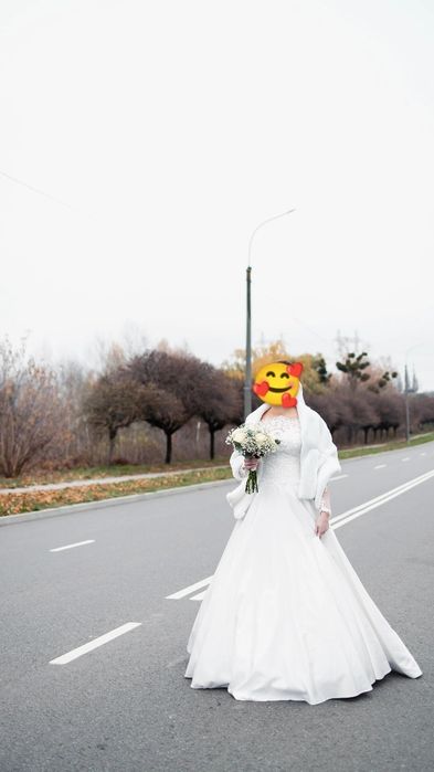 Продам весільну сукню
