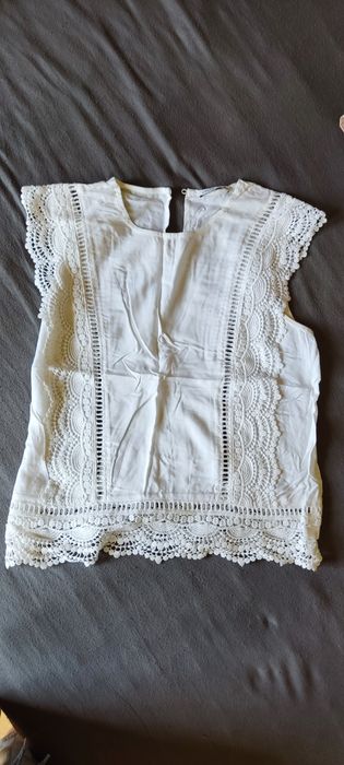 Biała koronkowa bluzka