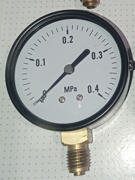 Манометри різних типів (для водопостачання, компресора та інш.)